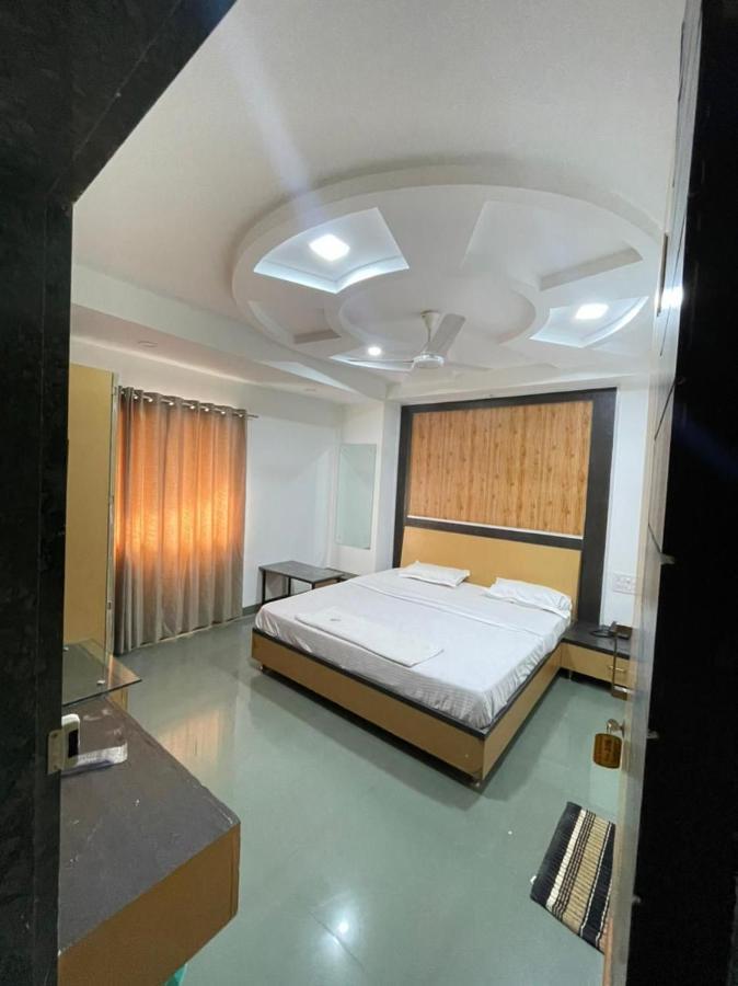 Hotel Holiday Pride Aurangābād Extérieur photo