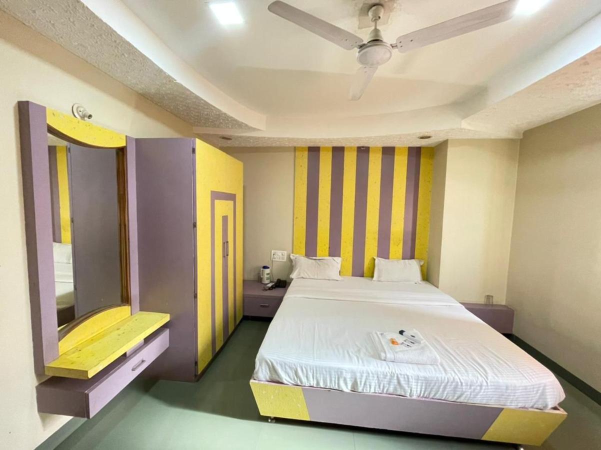 Hotel Holiday Pride Aurangābād Extérieur photo